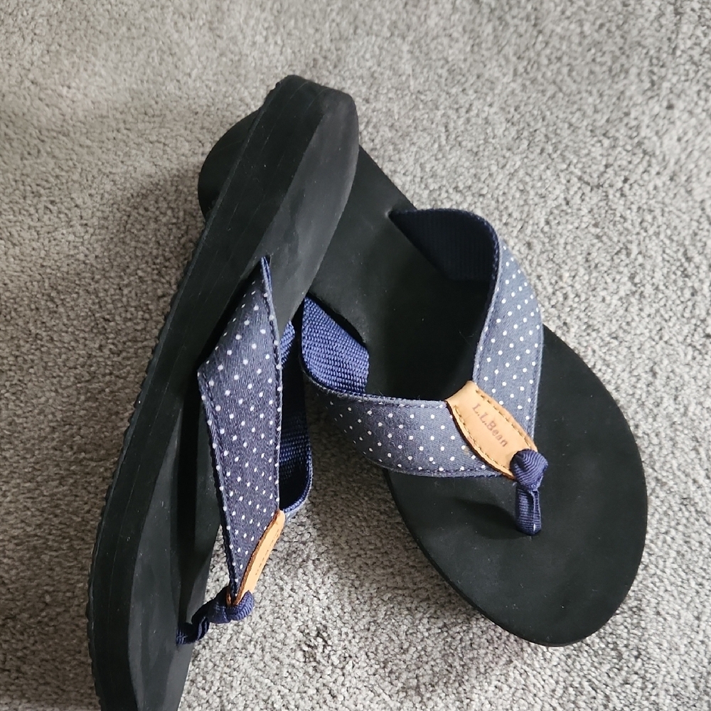 L.L. Bean Women's Black and Blue Flip Flops - Picture 3 of 3